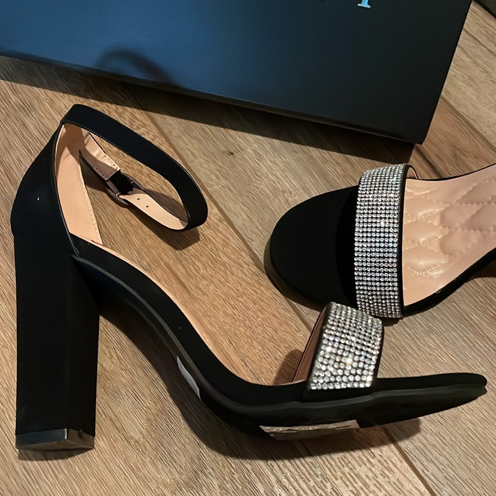 WINDSOR Elegant Black Women's Heels with Rhinestone Detail Brand New Size 8